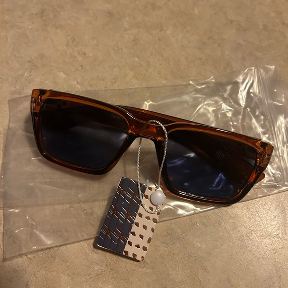 NWT Stylish Brown Sunglasses for Women trending summer travel vacation trendy - Picture 6 of 7